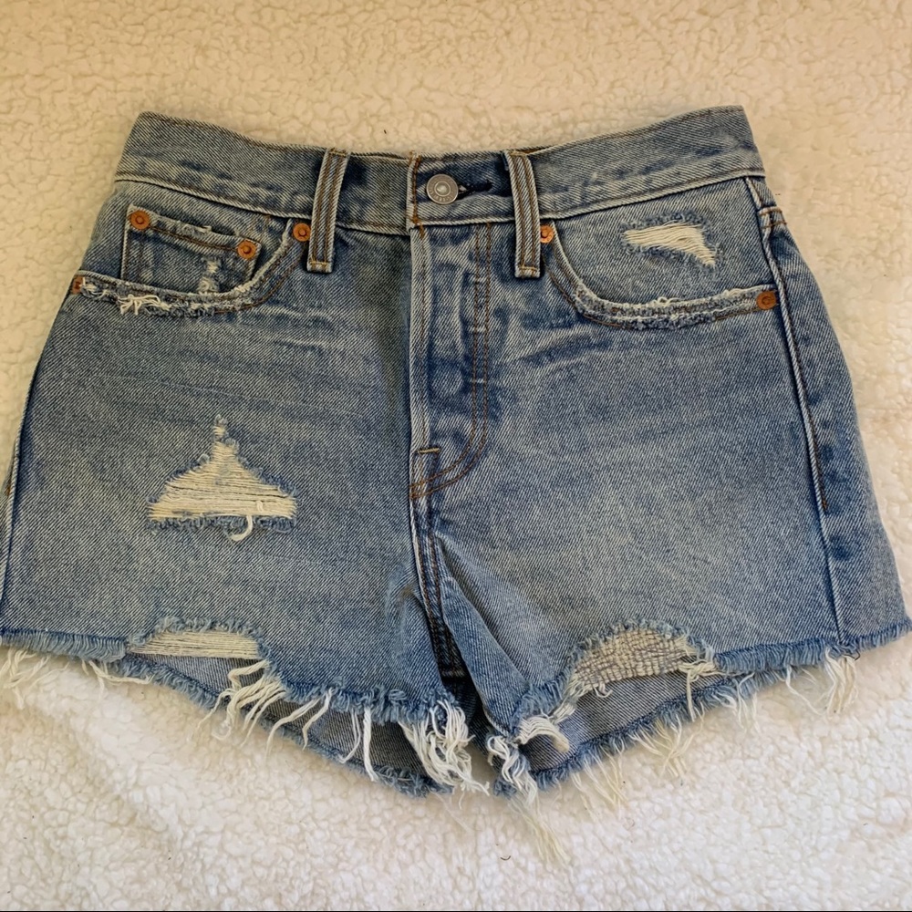 Levi’s Cutoff Shorts - W25